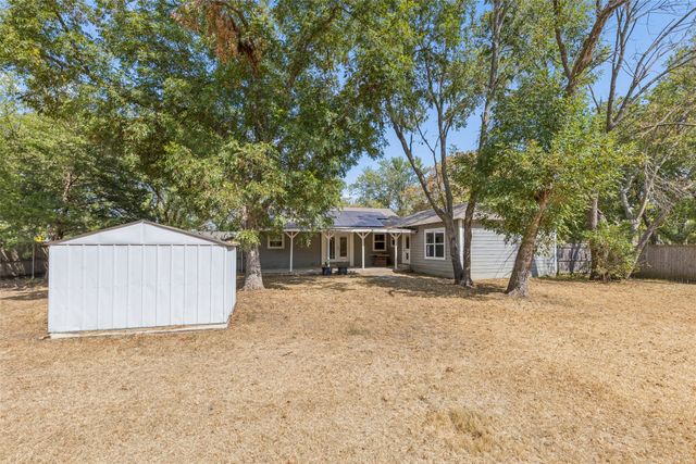 416 S Harrison Street, Pilot Point, TX 76258