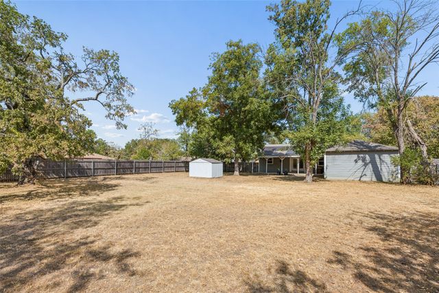 416 S Harrison Street, Pilot Point, TX 76258