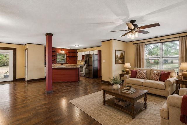 416 S Harrison Street, Pilot Point, TX 76258