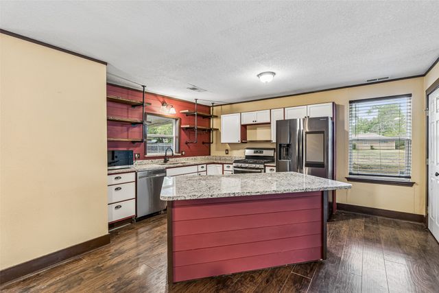 416 S Harrison Street, Pilot Point, TX 76258