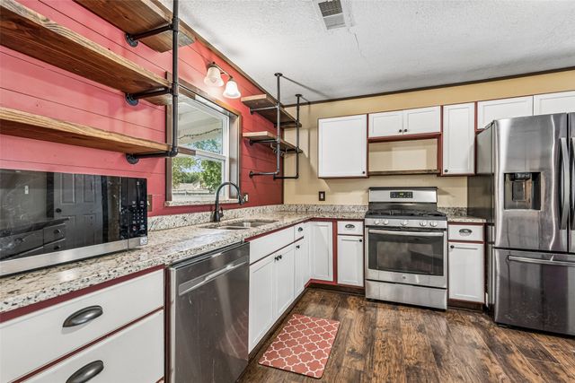 416 S Harrison Street, Pilot Point, TX 76258