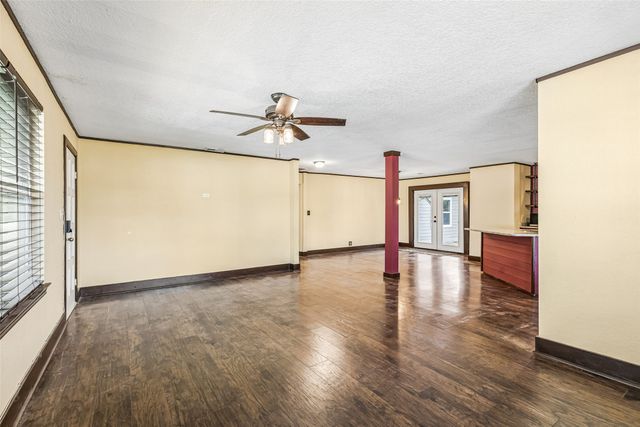 416 S Harrison Street, Pilot Point, TX 76258
