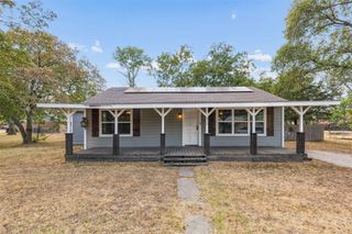 416 S Harrison Street, Pilot Point, TX 76258