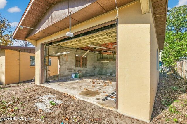 885 BONITA Road, Atlantic Beach, FL 32233