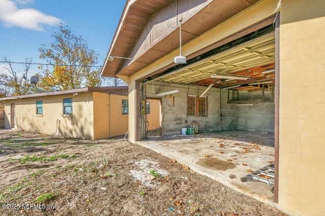 885 BONITA Road, Atlantic Beach, FL 32233