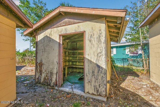 885 BONITA Road, Atlantic Beach, FL 32233