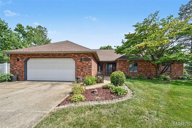 220 Lake Stratford Drive, Fairview Heights, IL 62208