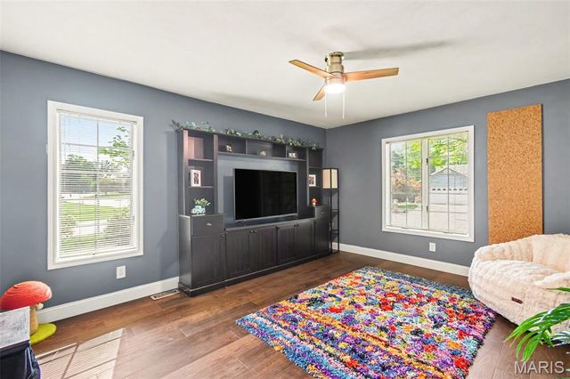 220 Lake Stratford Drive, Fairview Heights, IL 62208
