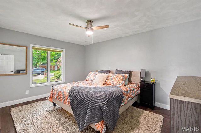 220 Lake Stratford Drive, Fairview Heights, IL 62208