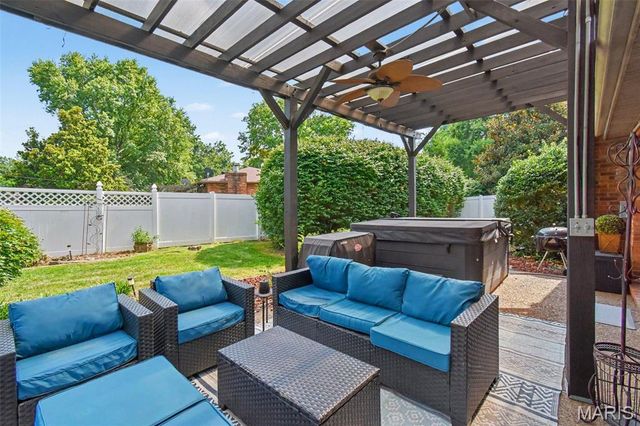 220 Lake Stratford Drive, Fairview Heights, IL 62208