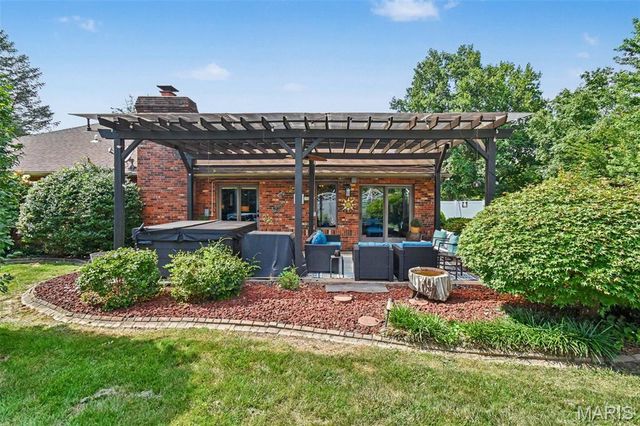 220 Lake Stratford Drive, Fairview Heights, IL 62208