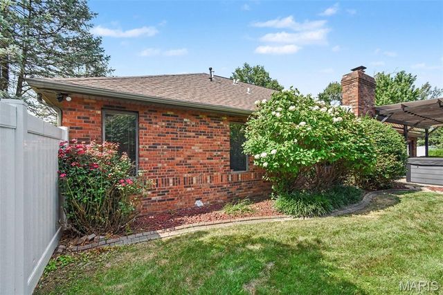 220 Lake Stratford Drive, Fairview Heights, IL 62208