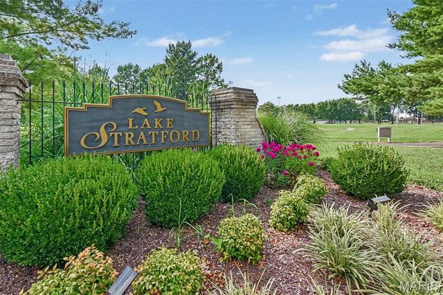 220 Lake Stratford Drive, Fairview Heights, IL 62208