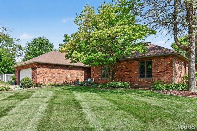 220 Lake Stratford Drive, Fairview Heights, IL 62208