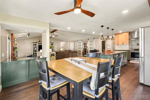 220 Lake Stratford Drive, Fairview Heights, IL 62208