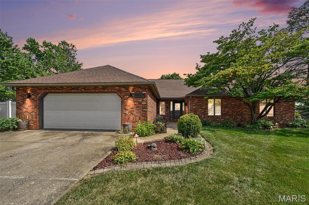 220 Lake Stratford Drive, Fairview Heights, IL 62208