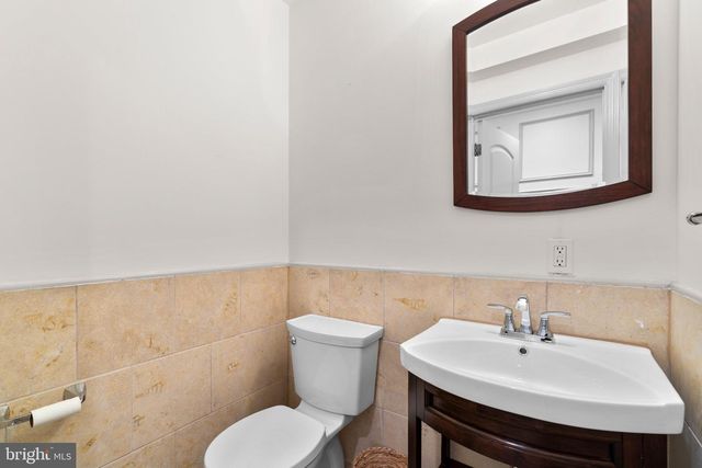 1308 SHEPHERD ST NW, Washington, DC 20011