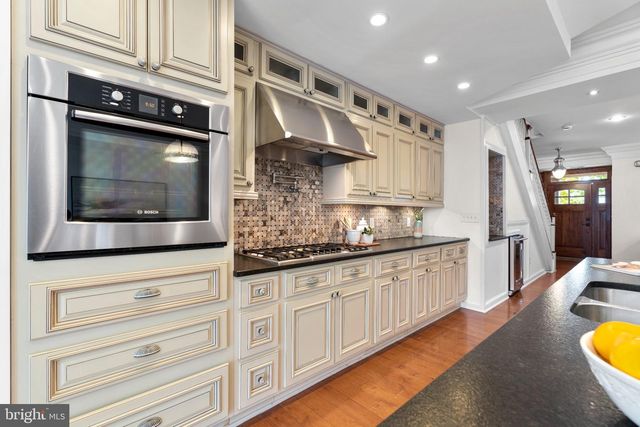 1308 SHEPHERD ST NW, Washington, DC 20011