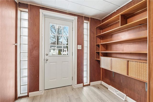 327 Maple Dr, Neshannock Twp, PA 16105