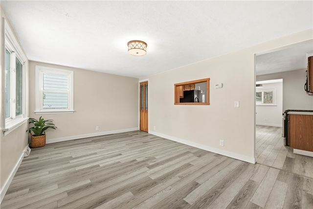 327 Maple Dr, Neshannock Twp, PA 16105