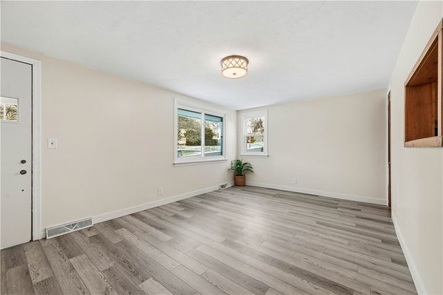 327 Maple Dr, Neshannock Twp, PA 16105