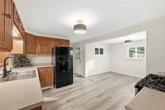 327 Maple Dr, Neshannock Twp, PA 16105