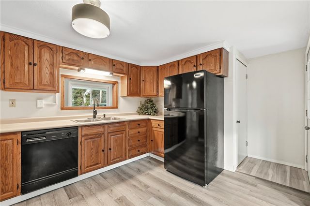 327 Maple Dr, Neshannock Twp, PA 16105