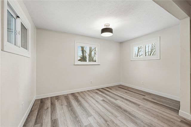 327 Maple Dr, Neshannock Twp, PA 16105