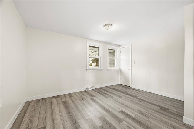 327 Maple Dr, Neshannock Twp, PA 16105