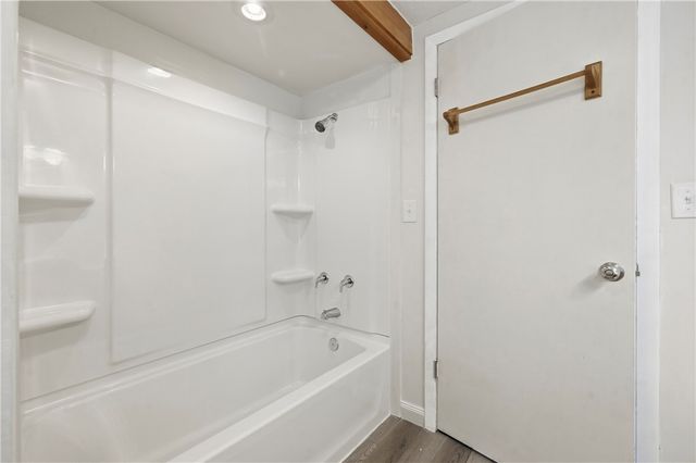 327 Maple Dr, Neshannock Twp, PA 16105