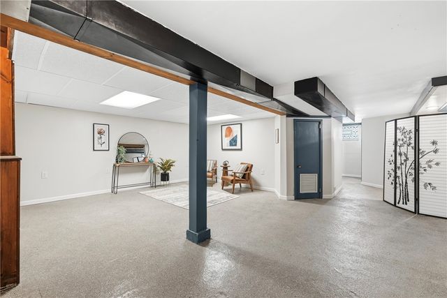 327 Maple Dr, Neshannock Twp, PA 16105