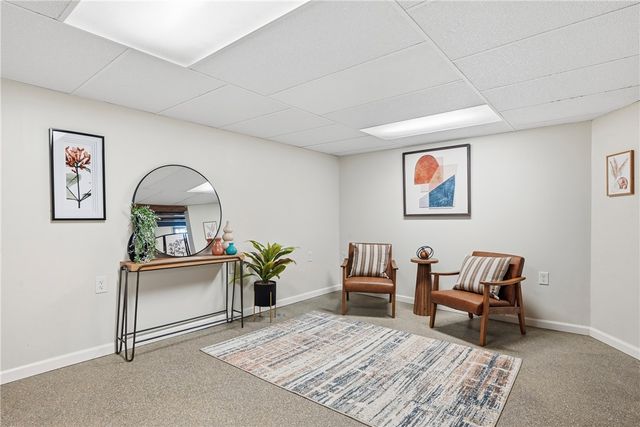 327 Maple Dr, Neshannock Twp, PA 16105