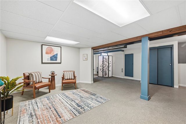 327 Maple Dr, Neshannock Twp, PA 16105