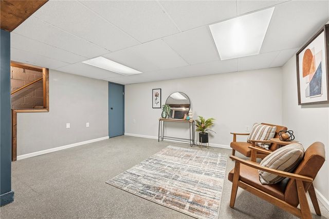 327 Maple Dr, Neshannock Twp, PA 16105