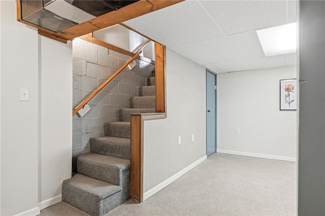 327 Maple Dr, Neshannock Twp, PA 16105