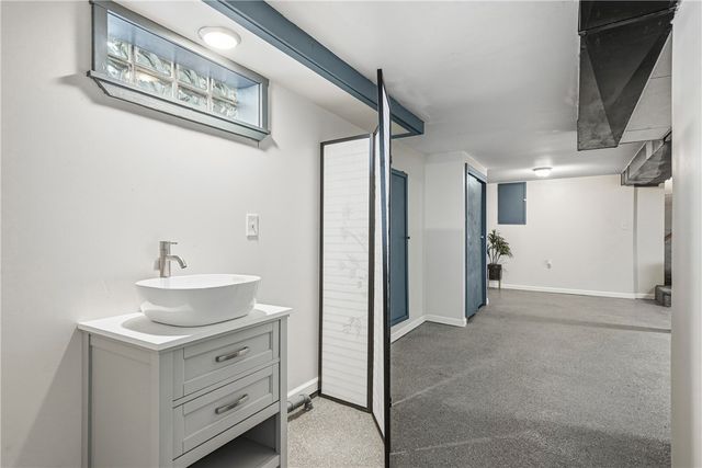 327 Maple Dr, Neshannock Twp, PA 16105