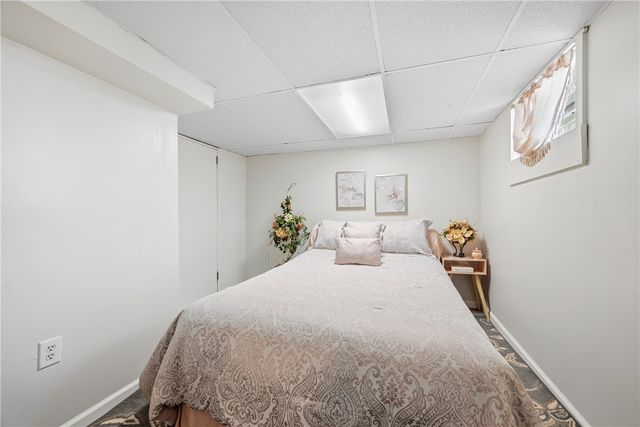 327 Maple Dr, Neshannock Twp, PA 16105