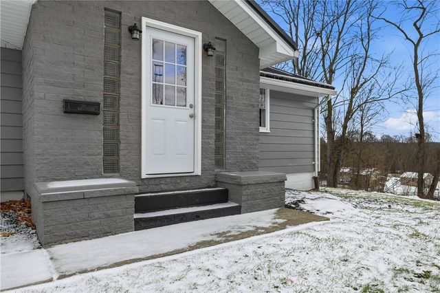 327 Maple Dr, Neshannock Twp, PA 16105