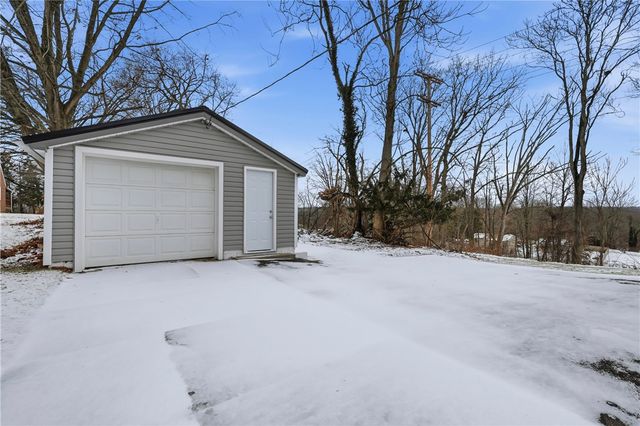 327 Maple Dr, Neshannock Twp, PA 16105