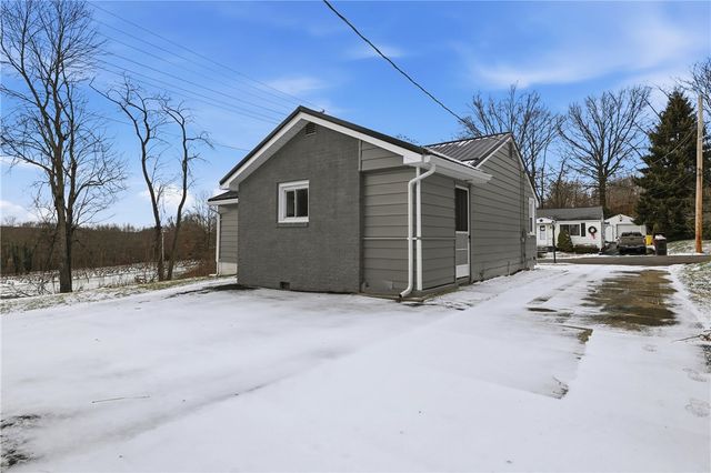 327 Maple Dr, Neshannock Twp, PA 16105