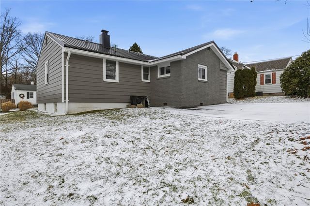 327 Maple Dr, Neshannock Twp, PA 16105