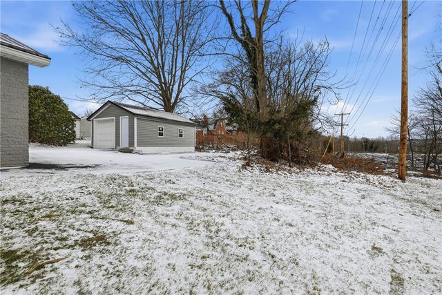 327 Maple Dr, Neshannock Twp, PA 16105