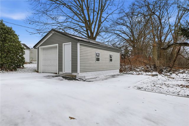 327 Maple Dr, Neshannock Twp, PA 16105