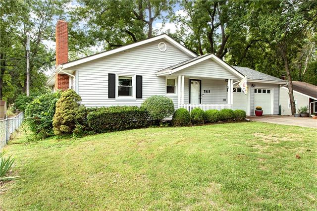 7915 W 77th Street, Overland Park, KS 66204