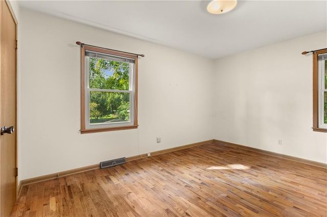7915 W 77th Street, Overland Park, KS 66204