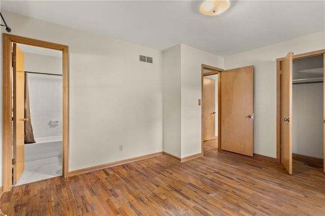 7915 W 77th Street, Overland Park, KS 66204