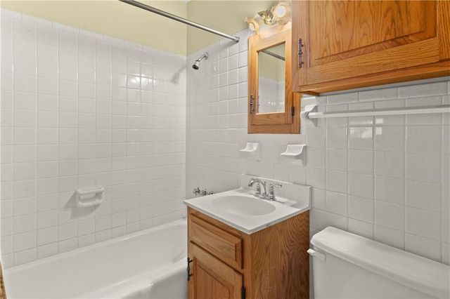 7915 W 77th Street, Overland Park, KS 66204