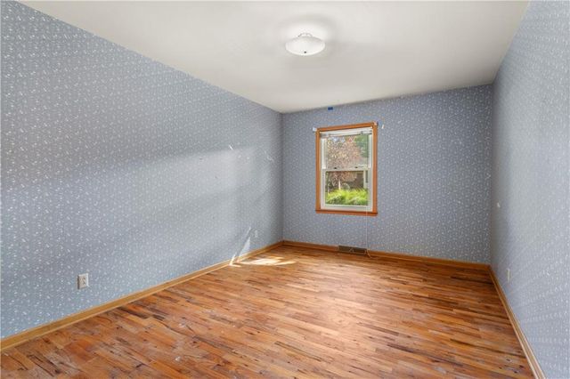 7915 W 77th Street, Overland Park, KS 66204