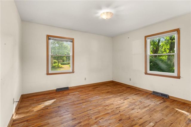 7915 W 77th Street, Overland Park, KS 66204