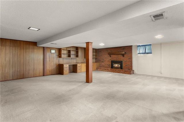 7915 W 77th Street, Overland Park, KS 66204
